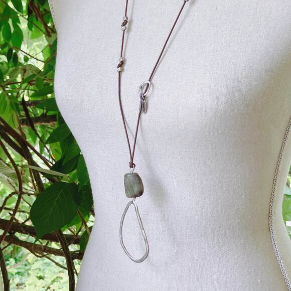 Silpada N1940 Signed 925 Labradorite Leather Necklace Boho Pendant - Picture 3 of 11